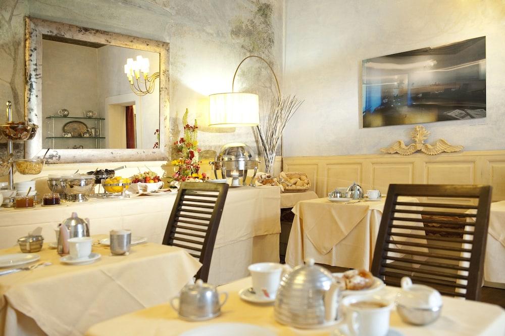 Hotel Palazzo Dal Borgo Floransa Restoran fotoğraf